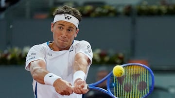Tennis - Madrid Open - Park Manzanares, Madrid, Spain - April 29, 2025 Norway's Casper Ruud in action during his round of 16 match against Taylor Fritz of the U.S. REUTERS/Ana Beltran