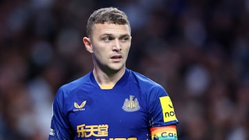 Soccer Football - Premier League - Tottenham Hotspur v Newcastle United - Tottenham Hotspur Stadium, London, Britain - October 23, 2022 Newcastle United's Kieran Trippier wears a rainbow colored armband in support of the Stonewall Rainbow Laces campaign REUTERS/David Klein EDITORIAL USE ONLY. No use with unauthorized audio, video, data, fixture lists, club/league logos or 'live' services. Online in-match use limited to 75 images, no video emulation. No use in betting, games or single club /league/player publications. Please contact your account representative for further details.