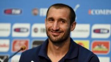 Chiellini: "Pirlo y Buffon son el motor de la selección italiana"