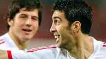 <b>NUEVO RÉCORD.</b> Hakan Sukur, con su gol a los 10 segundos y 33 centésimas, ha establecido un nuevo registro como tanto más rápido en un partido de una fase final mundialista.