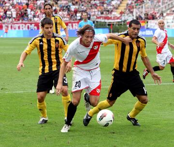 El Rayo Vallecano se hizo con los servicios de Michu en su vuelta a primera. Fue el año de su explosión como goleador llegando siempre desde segunda línea. Michu acabó el año con un total de 17 goles (15 en el campeonato doméstico) y como uno de los máximos realizadores de la liga. Además, consiguió anotar el gol más rápido en contra del Real Madrid en el Santiago Bernabéu. Su gran temporada no pasó inadvertida y los buenos informes del centrocampista llegaron hasta la Premier League. El Swansea fue el club que logró hacerse con uno de los jugadores revelación de aquel año, por solamente dos millones de euros.