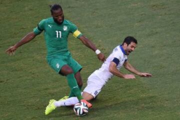 Didier Drogba y Giorgos Karagounis 