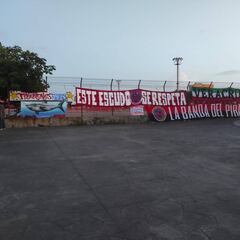 Se manifiestan pidiendo regreso de los Tiburones Rojos