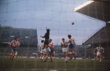 El 21 de noviembre de 1971 el Atlético de Madrid y el Córdoba empataron a dos en el Vicente Calderón. Hizo doblete Orozco para los del Manzanares y Manolín Cuesta y López marcaron para los verdiblancos.