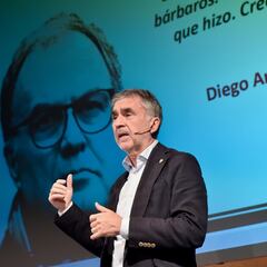 Bielsa: “Hay que tomar decisiones sobre 40 jugadores en muy poco tiempo”