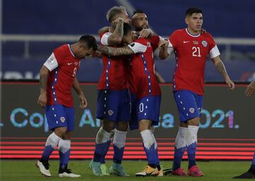 Bravo, Vidal y Messi: las postales del debut de la Roja