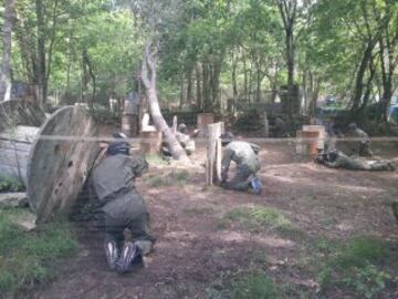 Hoy ha sido una jornada diferente para los jugadores del Celta ya que se han enfrentado en una divertida partida de paintball.