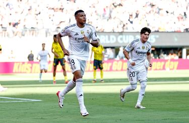 Perfecto centro de Arda Güler para encontrar a Mbappé en el segundo palo, que, con un remate acrobático, sentencia el choque. Además, gesto del crack francés con su dedicatoria a Diogo Jota.