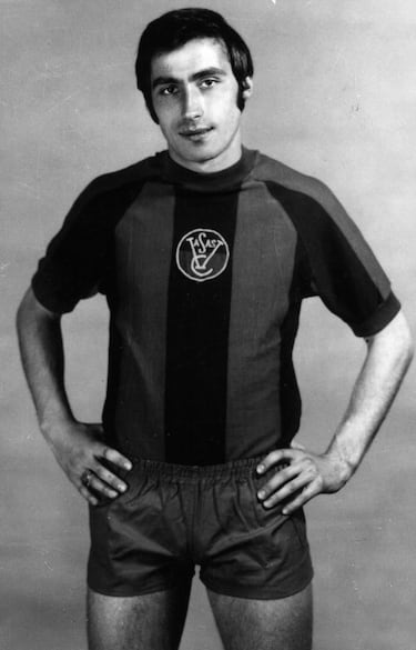 Budapest, 21 de septiembre de 1948-Budapest, 3 de abril de 2024. 75 años. Centrocampista húngaro. Jugó en las ligas de su país, la belga y la española, aquí en el Hércules entre 1981 y 1983. Fue 17 veces internacional absoluto con Hungría, con la que participó en el Mundial de España 1982.