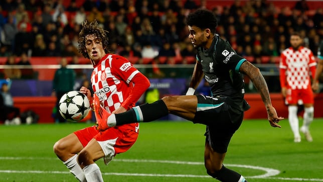 Un penal sobre Díaz mantiene la Champions perfecta de Liverpool