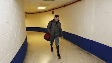 Petr Petrov entra al gimnasio del Rayo Vallecano, lugar donde entrena cuando está en Madrid.
