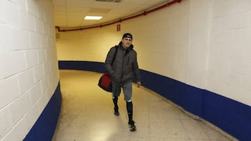 Petr Petrov entra al gimnasio del Rayo Vallecano, lugar donde entrena cuando est&aacute; en Madrid.