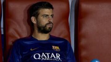 Muchas veces, la cara es el espejo del alma. A Piqué no le gusta el banquillo.