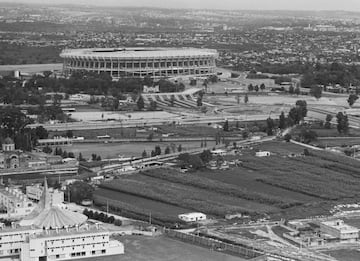 El lugar donde se construyó el inmueble fue el barrio de Santa Úrsula en lo que en los años 60 era la salida sur de la Ciudad de México