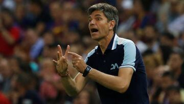 Football Soccer - FC Barcelona v Deportivo Alaves - Spanish King's Cup Final - Vicente Calderon Stadium, Madrid, Spain - 27/5/17 Deportivo Alaves coach Mauricio Pellegrino gesturesReuters / Susana Vera