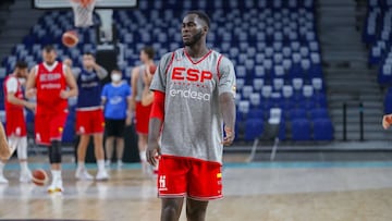 Usman Garbua, durante un entrenamiento de la Selección en el WiZink Center de Madrid.