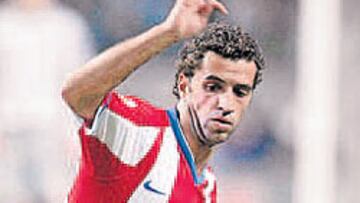 <b>DEBUTÓ. </b>Simao se estrenó ante el Ajax y jugó un buen partido.