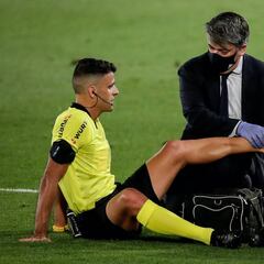 Gil Manzano no arbitra la segunda parte por lesión