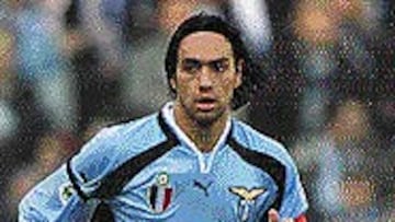 <B>NESTA</B>. A sus 26 años, Alessandro Nesta es el central más valorado de Europa. Está cotizado muy por encima del resto de los defensas del continente por su juventud, su técnica y su rapidez. Está muy curtido por su experiencia en el Calcio.