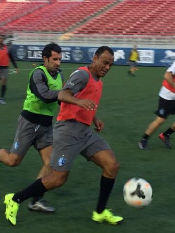 Cafú y Figo rememoraron viejos duelos de la Champions League en tierras americanas...