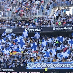 La afición del Málaga protestará contra los árbitros con cartulinas negras