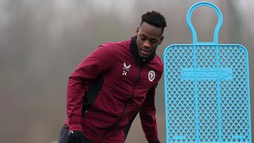 Jhon Durán en un entrenamiento de Aston Villa.