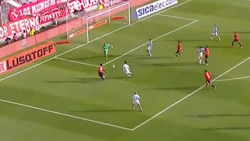 Cambió el clásico con un pase increíble y Gabriel Arias lo ‘ayudó' con este error: ¡qué jugada de Cabral!