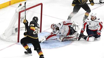 LAS VEGAS, NV - MAY 30: Braden Holtby #70 of the Washington Capitals makes a diving stick-save on Alex Tuch #89 of the Vegas Golden Knights during the third period in Game Two of the 2018 NHL Stanley Cup Final at T-Mobile Arena on May 30, 2018 in Las Vegas, Nevada.   Ethan Miller/Getty Images/AFP
 == FOR NEWSPAPERS, INTERNET, TELCOS &amp; TELEVISION USE ONLY ==