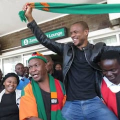 Reciben como héroe a árbitro de Zambia en su país