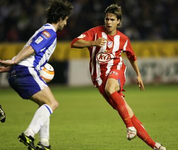 Jugó con el Atlético de Madrid tan sólo una temporada (2005/06). Vistió la camiseta azulona desde el 2006 hasta el 2011.