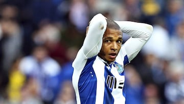 Porto (Portugal), 19/03/2017.- FC Porto's Yacine Brahimi reacts during the Portuguese First League soccer match between FC Porto and Vitoria Setubal at Dragao stadium in Porto, Portugal, 19 March 2017. EFE/EPA/JOSE COELHO