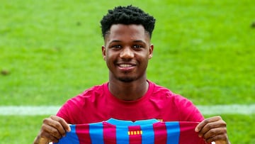 Ansu Fati con la camiseta 10 del Barcelona.