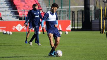 El extremo rojillo Moha, durante un entrenamiento del equipo.