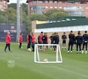 El Barcelona completó el entrenamiento con el filial