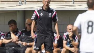 Zidane ha debutado como entrenador con el Castilla y aún no sabe lo que es puntuar como técnico tras tres jornadas.