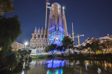 La espectacular basílica, aún en obras, del genial Gaudí atrae la mirada de muchos curiosos por conocer su sorprendente interior sin menospreciar su bello exterior. El monumento fue visitado por algo más de 4,8 millones de personas. 