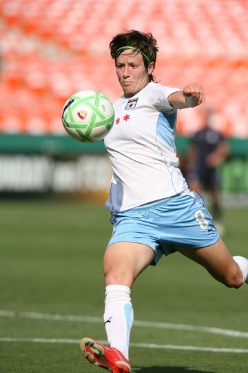 La actual capitana de los Estados Unidos debutó como futbolista con el Chicago Red Stars en 2009.