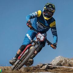Enduro World Series: Sam Hill e Isabeau Courdurier, campeones