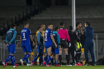 Cruz Azul y Tigres se olvidaron de la sana distancia en la 'Copa por México'