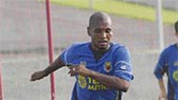 <B>Marcos Senna</B> - Villarreal - 26 años - Procede del Sao Caetano - Brasileño - Firmó por 5
temporadas - Mediocentro - Campeón del mundo de clubes en 2000 con el Corinthians