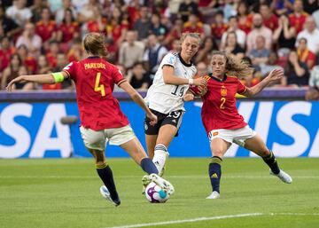 Irene Paredes, Klara Bühl y Ona Batlle.