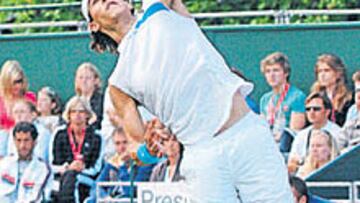 <b>BAJA A LA HIERBA. </b>Nadal, en una exhibición previa a Wimbledon.