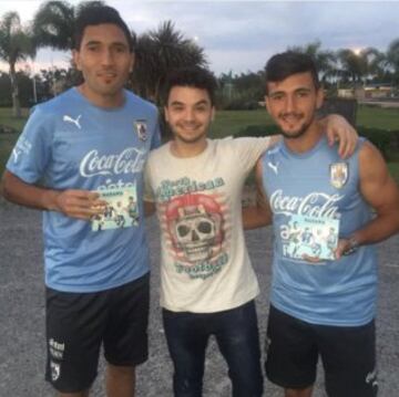 Agustín Casanova, integrante del dueto de cumbia uruguaya Marama y Romabi, también sigue de cerca el fútbol. En específico a Peñarol, club del cual es fanático.