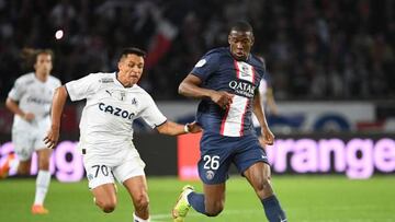 Marseille's Chilean forward Alexis Sanchez (L) fights for the ball with Paris Saint-Germain's French defender Nordi Mukiele during the French L1 football match between Paris Saint-Germain (PSG) and Olympique de Marseille (OM) at the Parc des Princes Stadium in Paris, on October 16, 2022. (Photo by Bertrand GUAY / AFP) (Photo by BERTRAND GUAY/AFP via Getty Images)