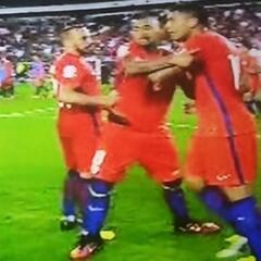 Sánchez y Jara protagonizan
dura discusión en el descanso