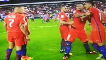 Sánchez y Jara protagonizan
dura discusión en el descanso