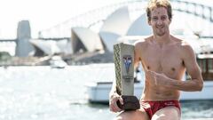 SYDNEY, AUSTRALIA - OCTOBER 15: (EDITORIAL USE ONLY) In this handout image provided by Red Bull, Gary Hunt of France poses for a photo with his 10th World Series King Kahekili trophy during the final competition day of the eighth and final stop of the Red Bull Cliff Diving World Series on October 15, 2022 at Sydney, Australia. (Photo by Dean Treml/Red Bull via Getty Images)