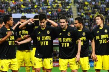 Los jugadores del Villarreal con camisetas en homenaje a Tito Vilanova.