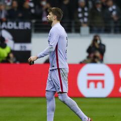 Piqué no está descartado para la vuelta contra el Eintracht