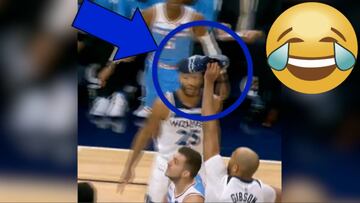 En la NBA no estaba todo inventado: llega a sus pantallas el tapón... ¡con la zapatilla!